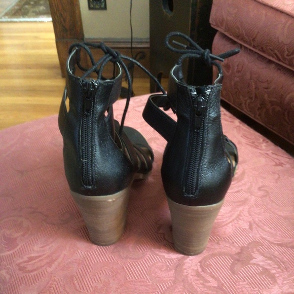 Crown Vintage Black Block Heel Gladiator Sandal sz 7 - Picture 4 of 6